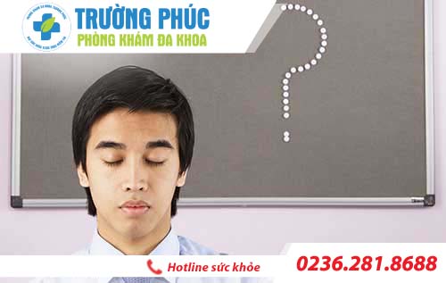 Nam giới đi tiểu có màu trăng đục có sao không?